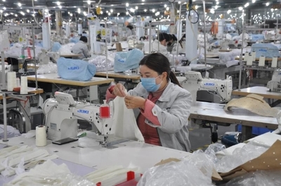 全国质量标杆奖企业阿尔本制衣恢复生产